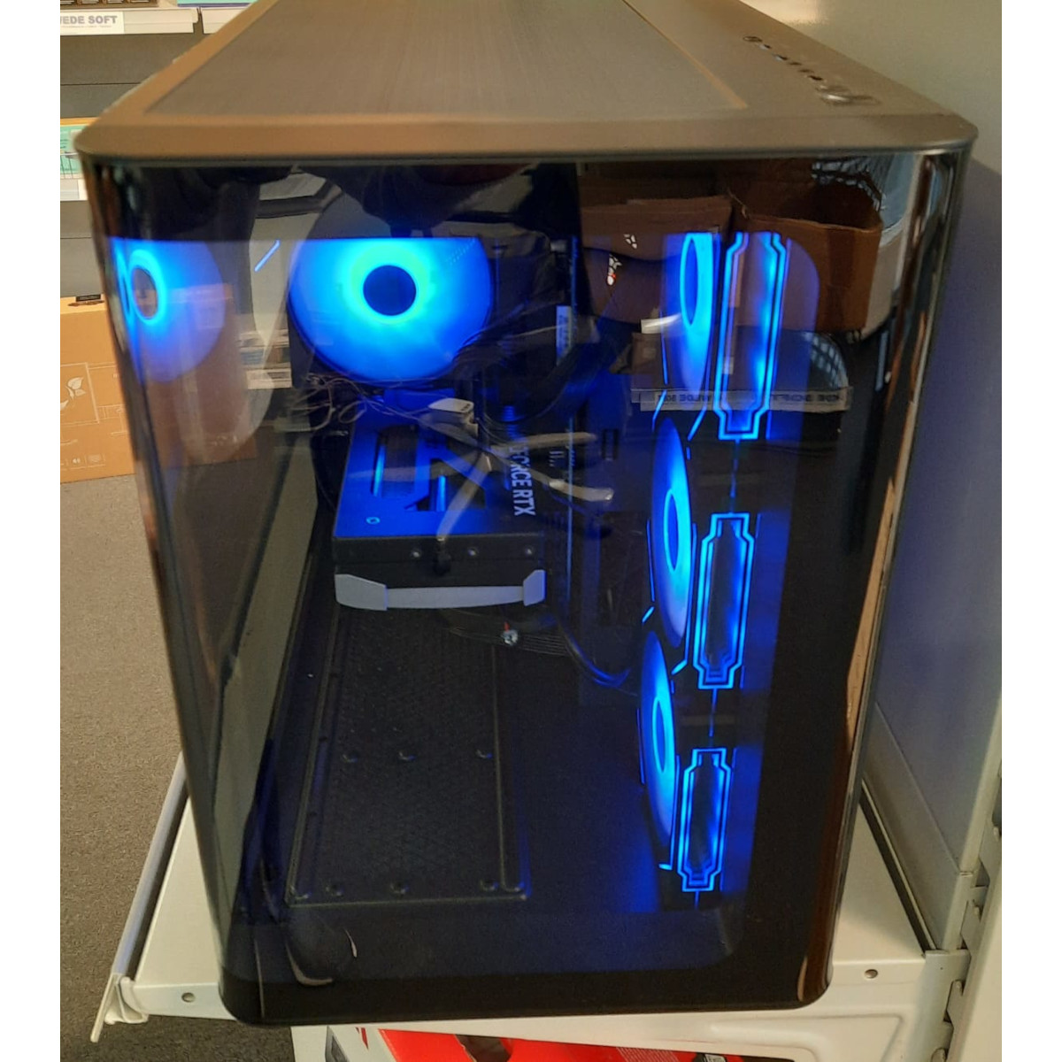 AMD Ryzen7 9700X, RTX 5060Ti, 32 GB DDR5